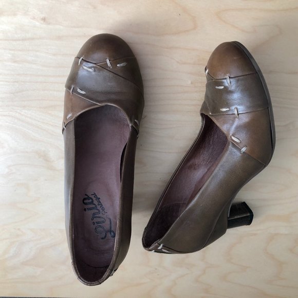 Modcloth Retro Leather Heeled Pumps - Picture 2 of 15